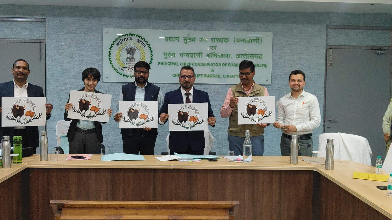 मुख्य वन्यजीव अभिरक्षक ने किया बारनवापारा अभयारण्य के आधिकारिक लोगो का विमोचन