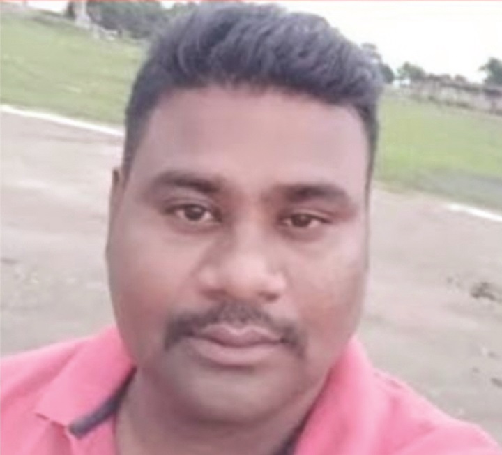 कार-ट्रक की टक्कर दो युवकों की मौत