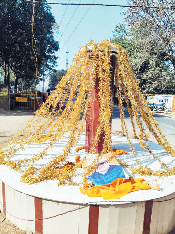 सुशासन दिवस कार्यक्रम के बाद प्रतिमा को लेकर उठे सवाल