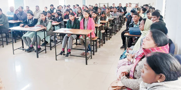 वीर बाल दिवस पर आत्मानंद विद्यालय में भाषण, कविता व निबंध