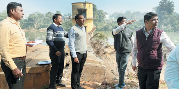  नेरली-धुरली इन्टेकवेल ट्रीटमेंट प्लांट का निरीक्षण अपूर्ण कार्य करें पूर्ण -कलेक्टर