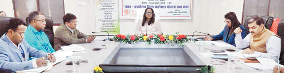 लोन और ऋण प्रकरणों का गंभीरता से करें निराकरण-कलेक्टर