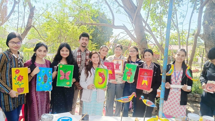 छत्तीसगढ़ की मटपरई शिल्पकला से पारंगत हुए भोपाल के छात्र-छात्राएं