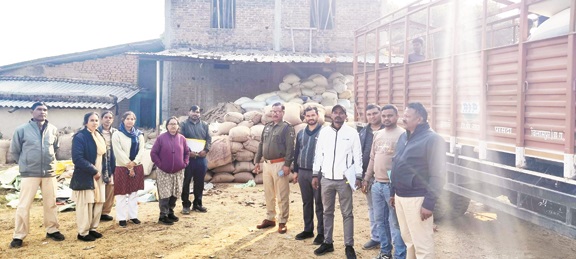 धान खरीदी अनियमितताओं की जांच, धान व अन्य सामग्री जब्त