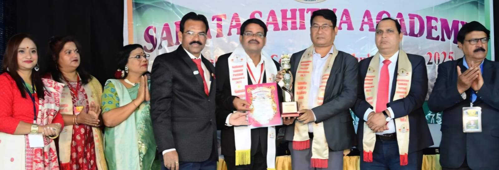 राष्ट्रीय सम्मान शिक्षक रत्न समता अवार्ड से धनेश सम्मानित