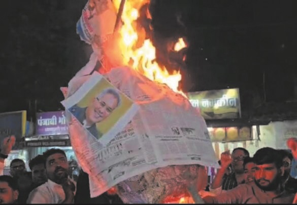 भाजयुमो ने फूंका पूर्व सीएम भूपेश बघेल का पुतला