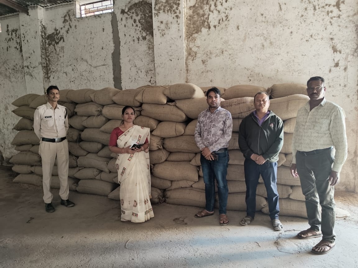 1100 कट्टा धान जब्त