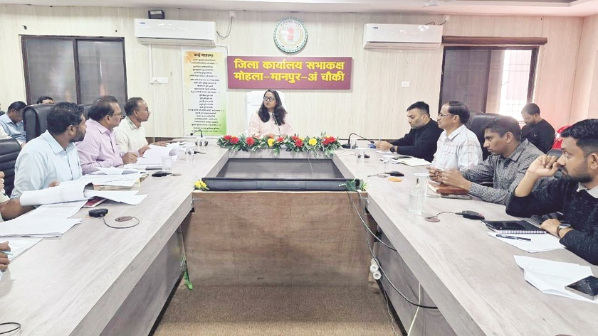 प्राथमिकता से करें धान खरीदी व उठाव का कार्य-कलेक्टर