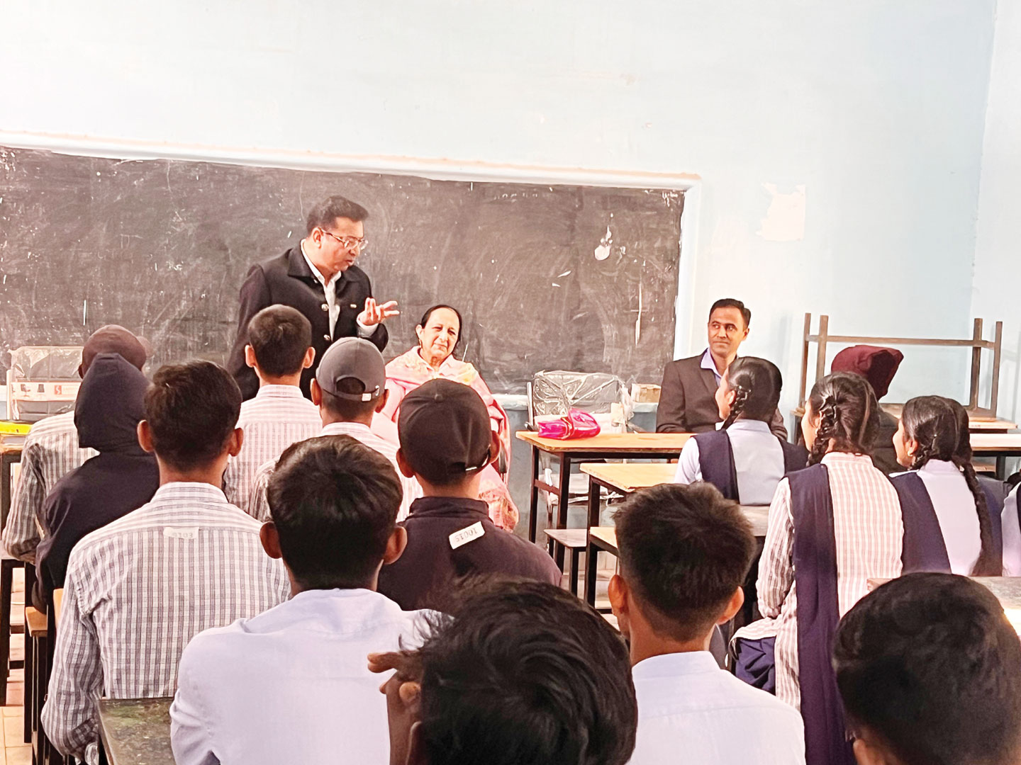 हड़ताल के बाद भी पढ़ाई निर्बाध जारी