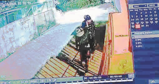 दो मकानों में चोरी