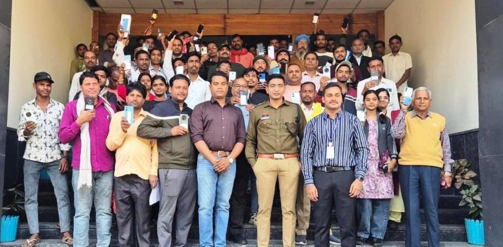 गुम-चोरी हुए करीब 20 लाख रुपये के मोबाइल फोन असली मालिकों को मिले