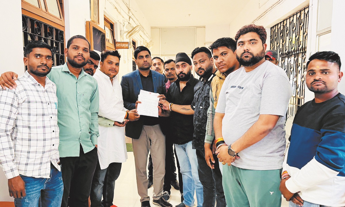 विद्यार्थियों के अधिकार को लेकर युकांईयों ने सौंपा ज्ञापन