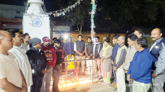 दिवंगत पत्रकार मुकेश चंद्राकर को पत्रकारों ने दी श्रद्धांजलि