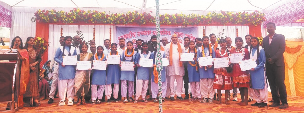  वार्षिकोत्सव में विद्यार्थियों ने दी रंगारंग कार्यक्रमों की प्रस्तुति