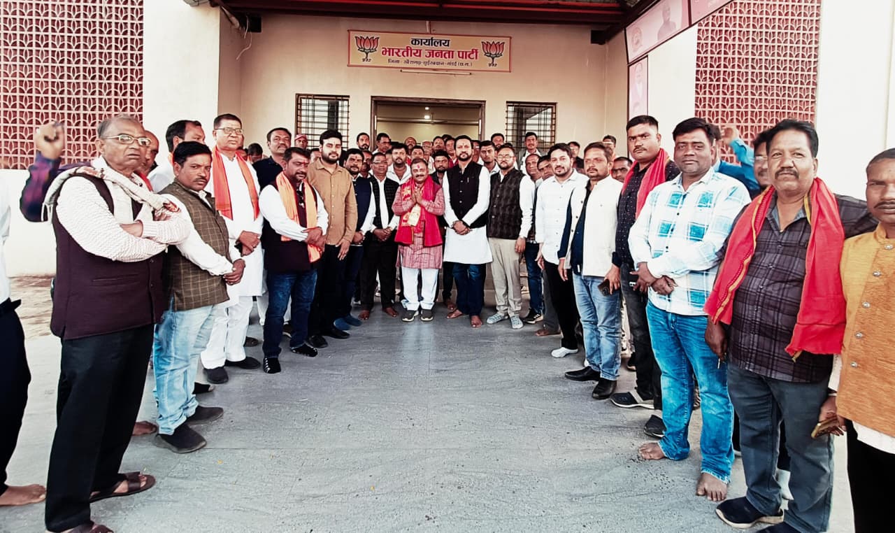 जिला भाजपा कार्यालय में हर्षोल्लास से मना सांसद संतोष पांडे का जन्मदिन