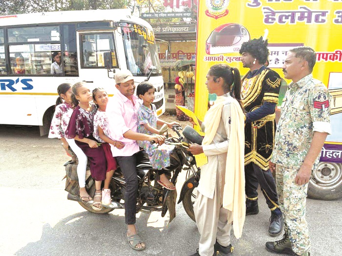 राष्ट्रीय सडक़ सुरक्षा माह, पुलिस ने सडक़ दुर्घनाओं के कारण को समझाया