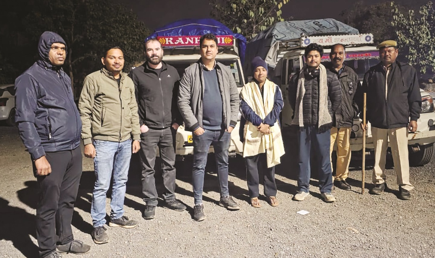 ओडिशा से अवैध धान परिवहन, दो पिकअप जब्त