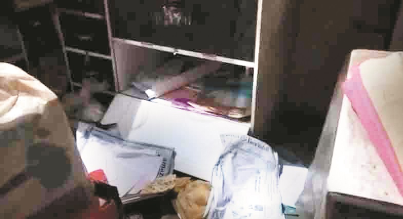 मकान का ताला तोडक़र लाखों की चोरी  