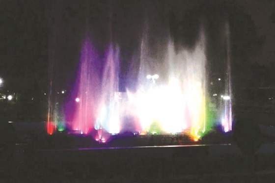 ऊर्जा पार्क में रंग-बिरंगे म्यूजिकल फाउंटेन की बिखरी मोहक छटा