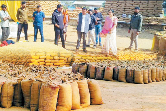 विधायक ने धान खरीदी केन्द्रों का किया निरीक्षण