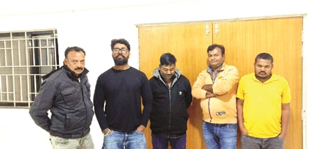 जुआ खेलते 5 गिरफ्तार