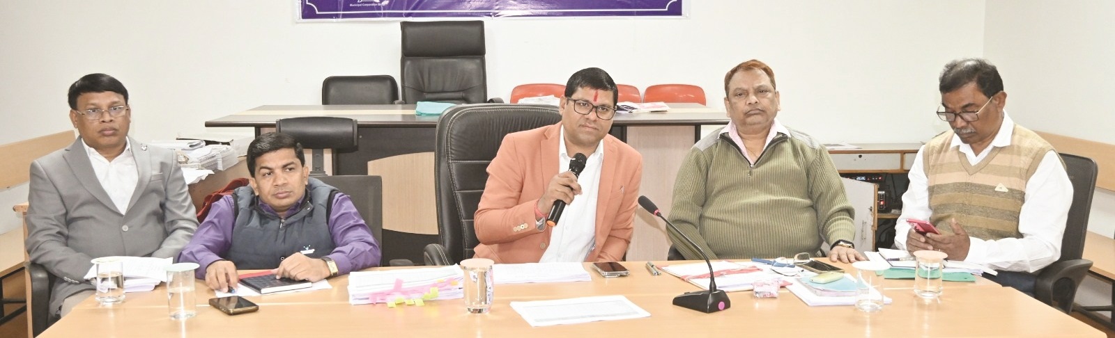 निगम की आय बढ़ाने और जनसुविधाओं को दुरुस्त करने आयुक्त ने कसी कमर