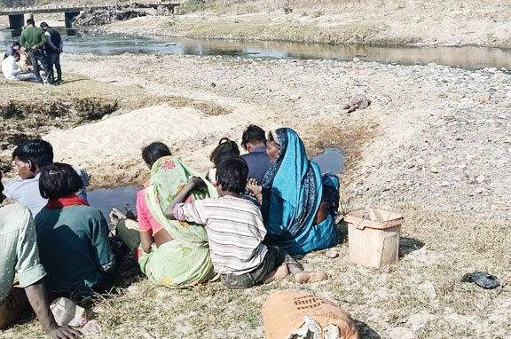 नशे में नदी किनारे सोए मजदूर की मौत