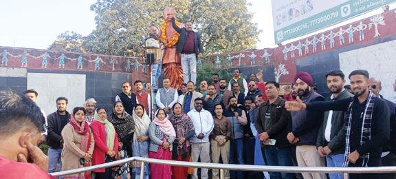  लरंग साय की पुण्यतिथि पर दी श्रद्धांजलि, किया याद