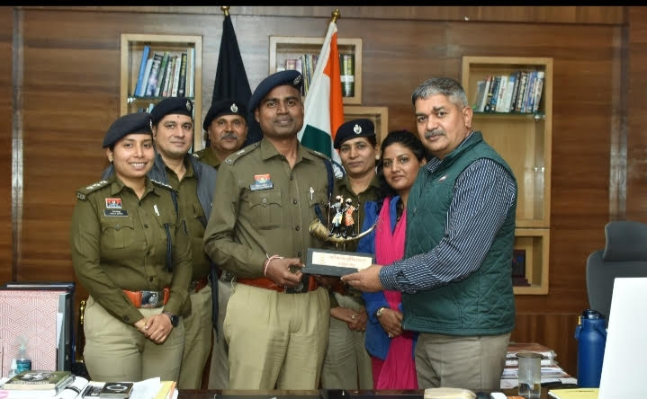 एएसपी का तबादला, दी विदाई