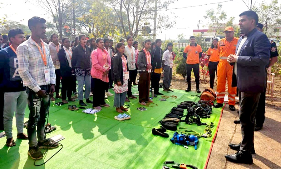 कलेक्टर ने प्रशिक्षणार्थियों से मुलाकात की