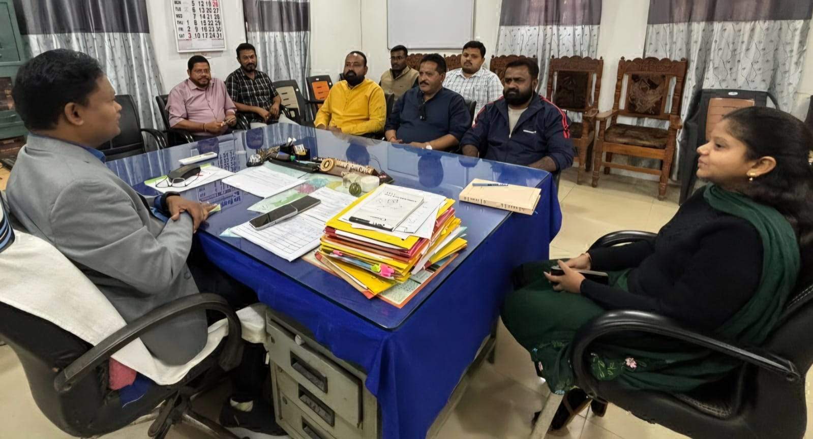 राजनीतिक दलों के प्रतिनिधियों को दावा-आपत्ति निराकरण  की दी जानकारी