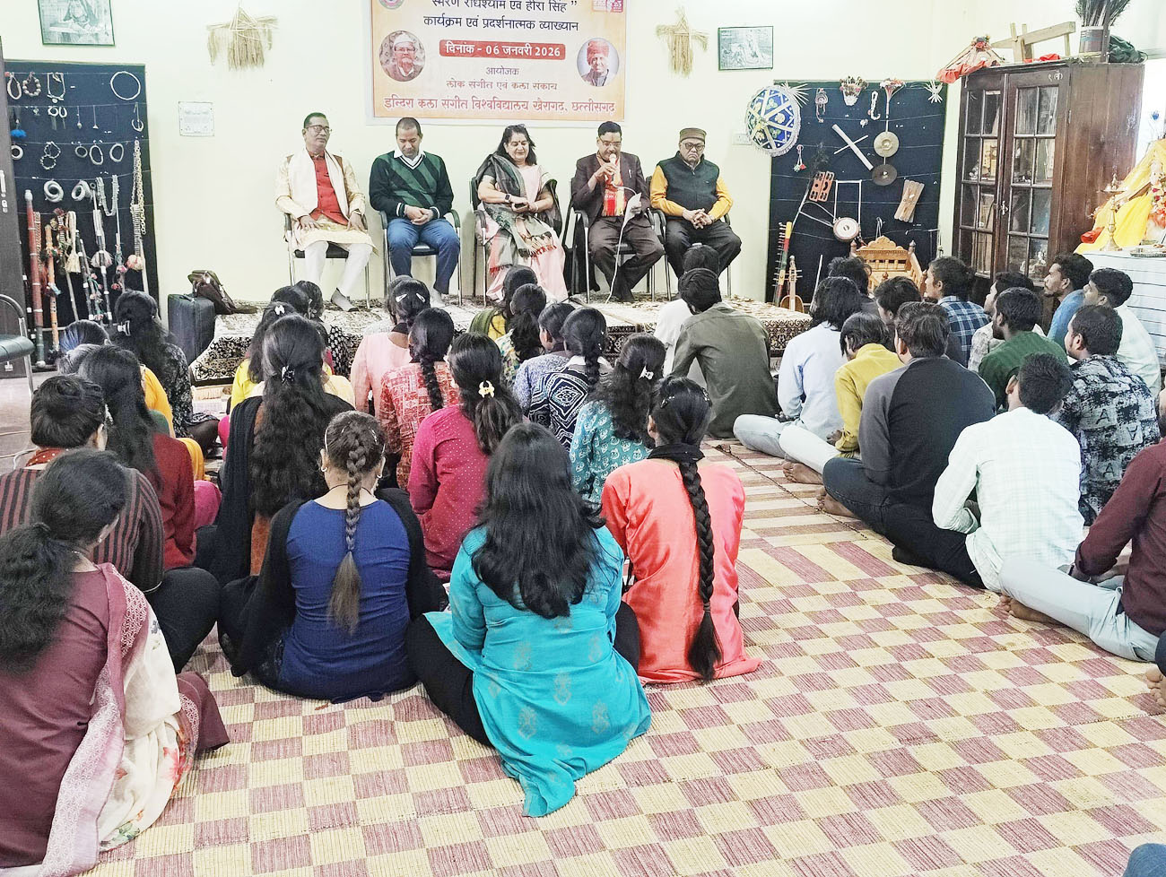 संगीत विवि में प्रदर्शनात्मक व्याख्यान