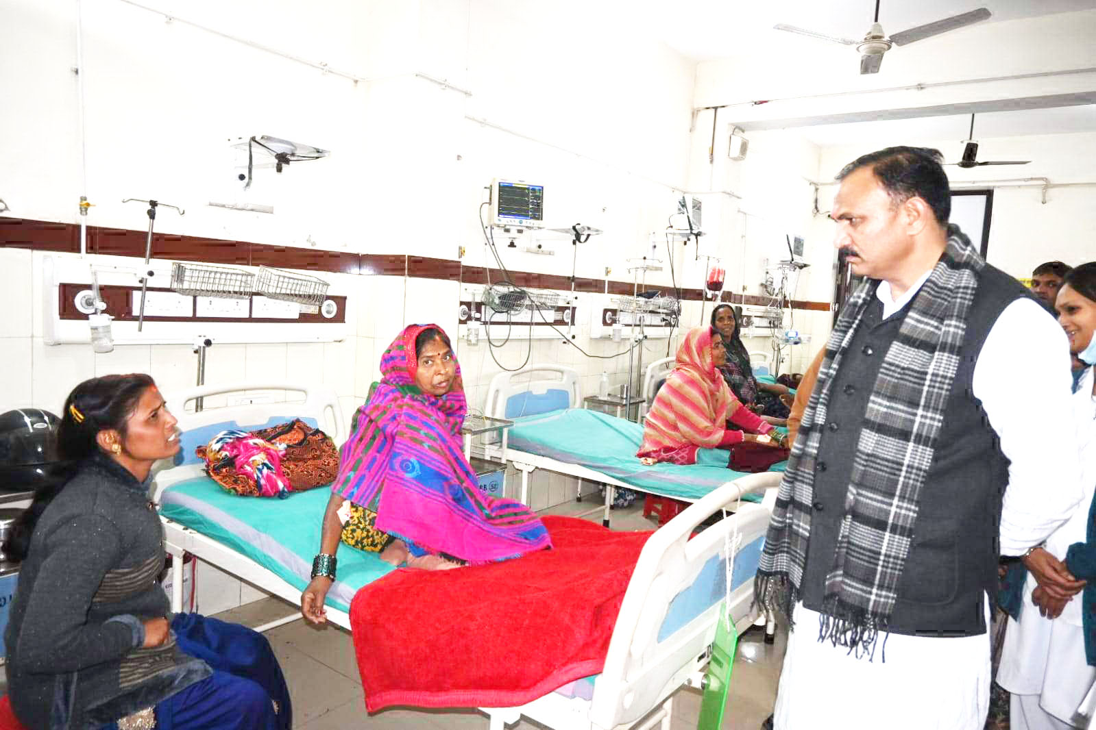 स्वास्थ्य मंत्री ने जिला अस्पताल का किया निरीक्षण