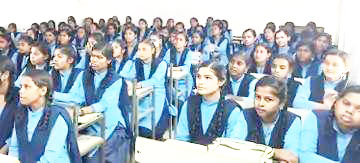  बोर्ड परीक्षा की तारीख घोषित, पढ़ाई कोर्स पूरा नहीं