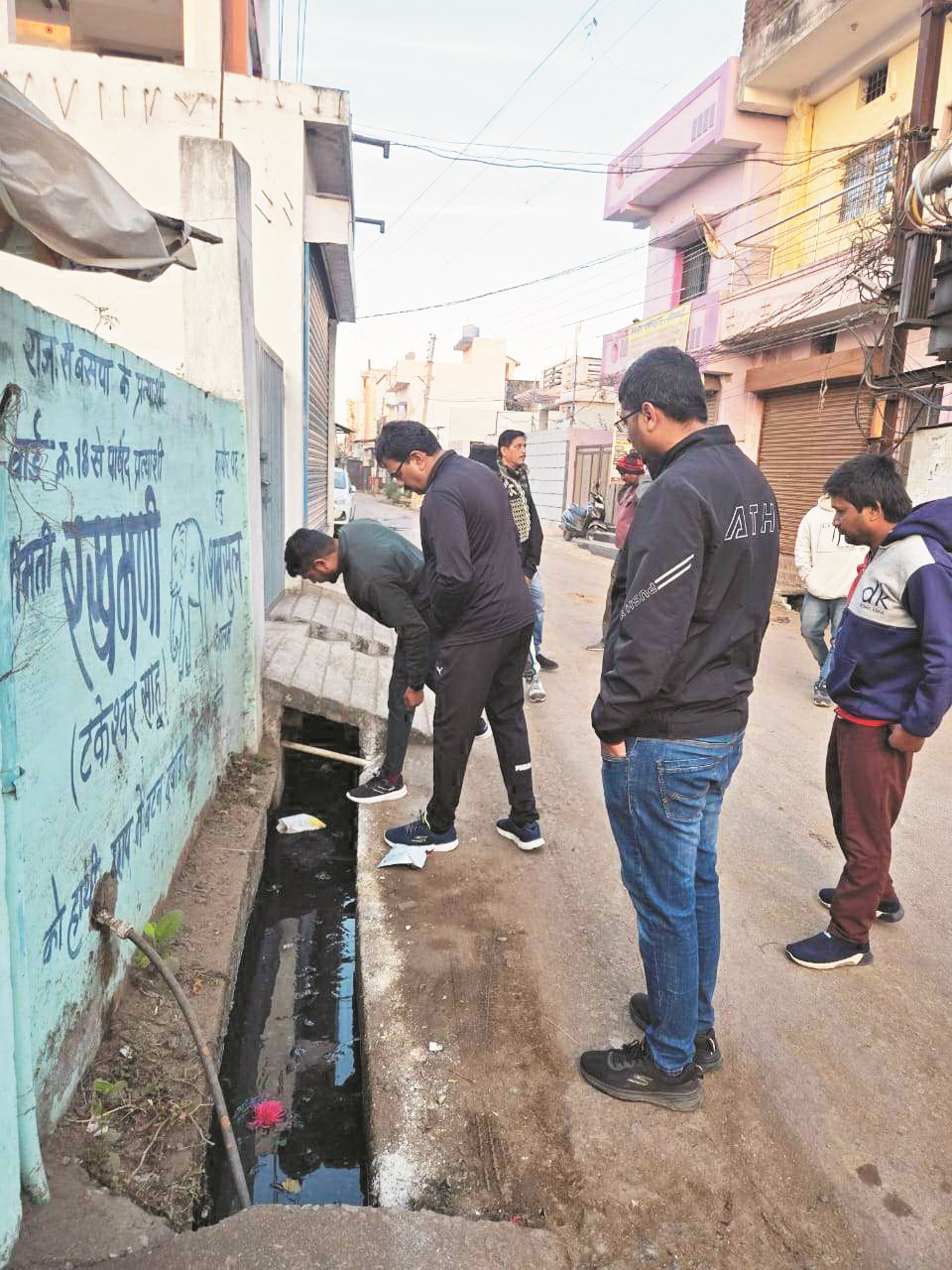 पाईप लाइन जांच कार्य का आयुक्त ने किया निरीक्षण