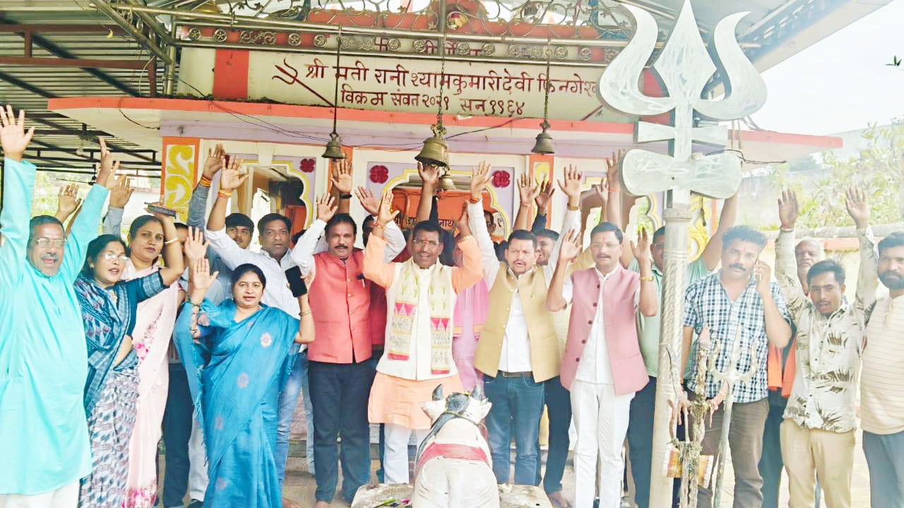 बाबा गरीबनाथ में हुआ ओंकार मंत्र जाप, जलाभिषेक