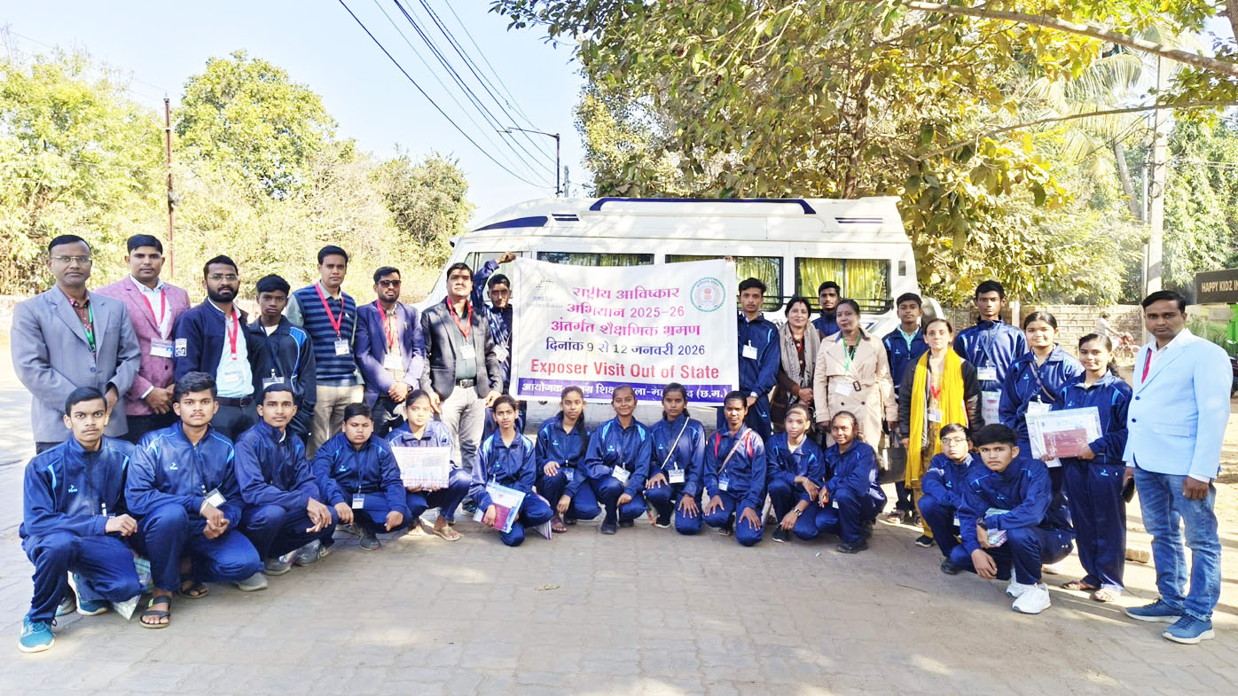 पड़ोसी राज्य के शैक्षणिक भ्रमण पर विद्यार्थी  सांसद ने झंडी दिखा किया रवाना