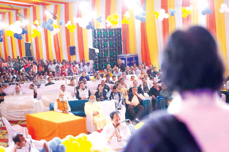 बालक के जन्म लेते ही कानों में स्वस्ती मंत्र सुनाए-बापू