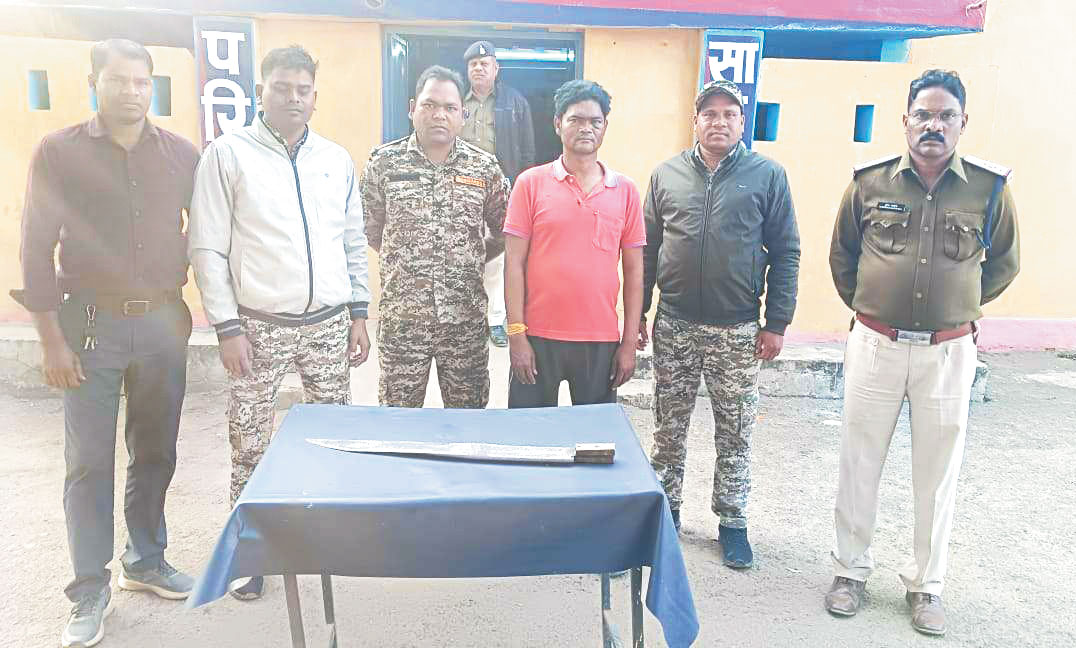 पड़ोसी पर हमला, गिरफ्तार