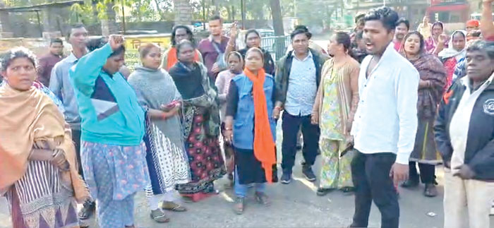 जिलेट बार में गर्लफ्रेंड पर बोतल से हमला, मौत