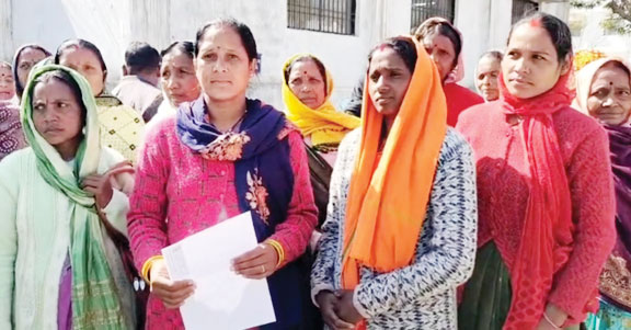 गोचर भूमि पर अस्पताल निर्माण का ग्रामीणों ने किया विरोध