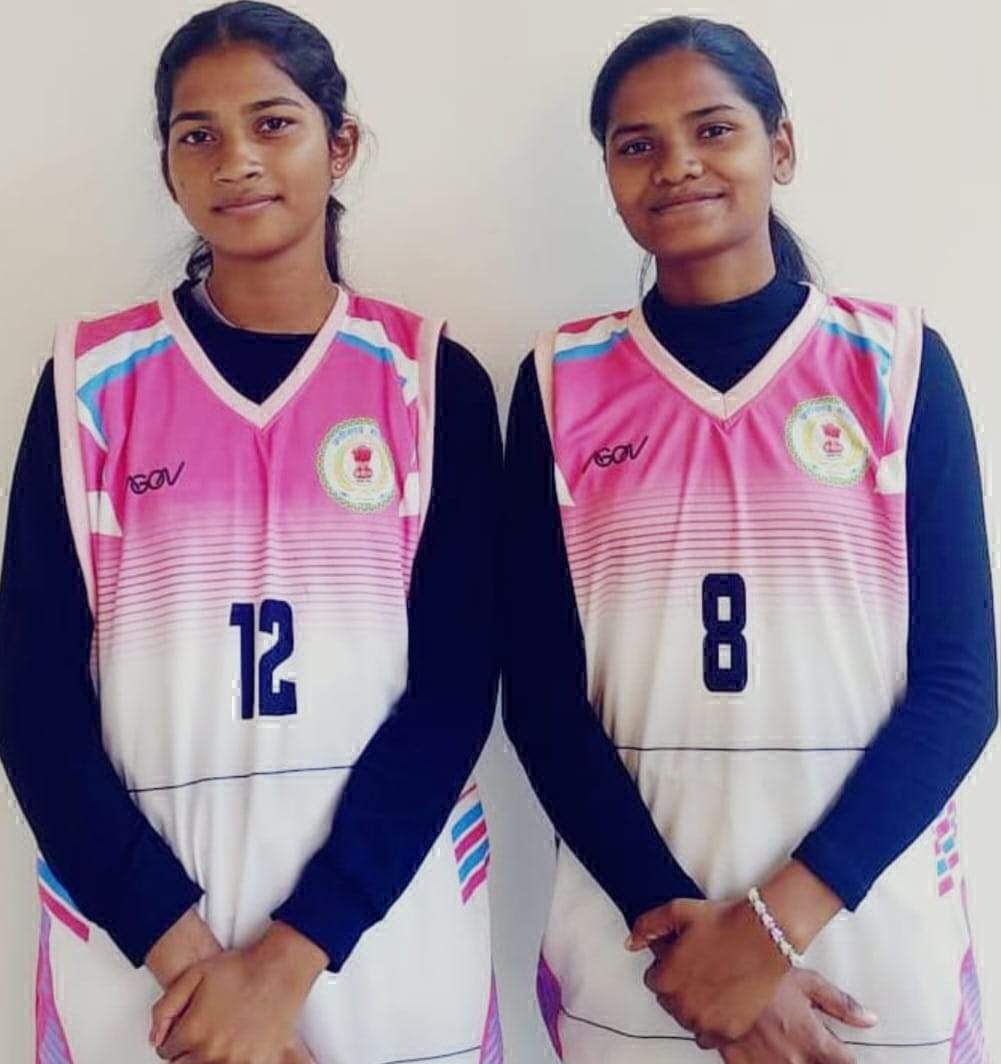 गुंडाधुर कॉलेज की छात्रा चांदनी-मोना का पूर्वी जोन अंतर विश्वविद्यालयीन बास्केटबॉल स्पर्धा के लिए चयन