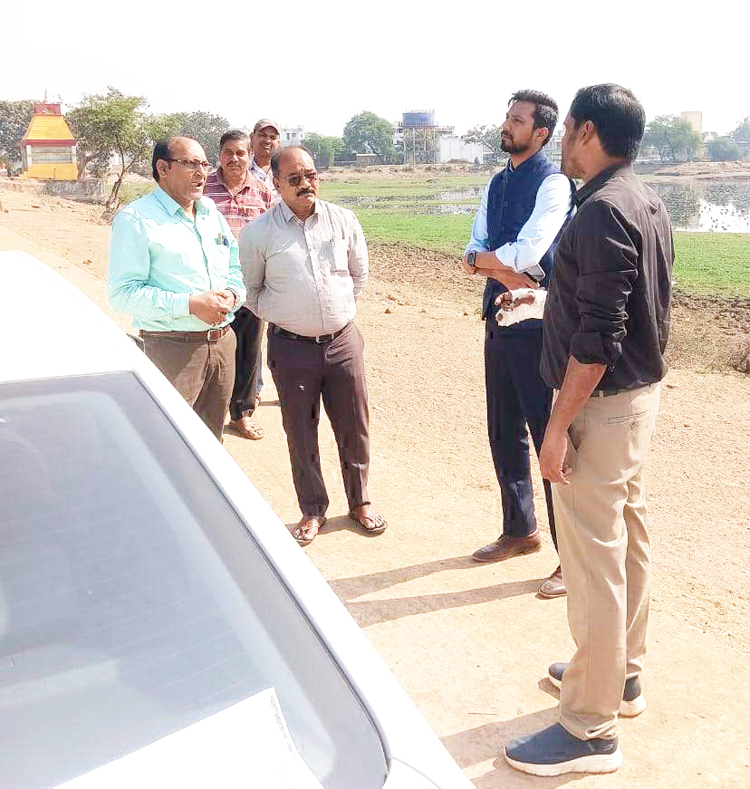 साइबेरियन पक्षियों के प्राकृतिक आवास का निरीक्षण करने भखारा पहुंचे कलेक्टर