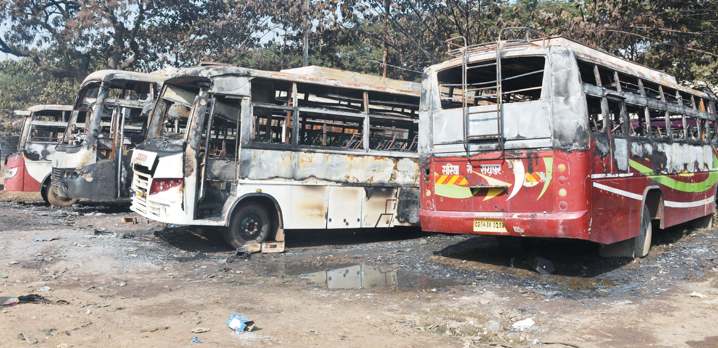 5 बसें आग के हवाले, तीन की फिटनेस खत्म, दो की टैक्स अवधि 17 दिन शेष
