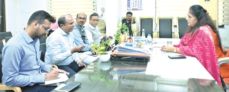 मंगलवार को सफाई वैन ड्राइवरों की हड़ताल पर रामकी के अधिकारी को जम कर फटकार