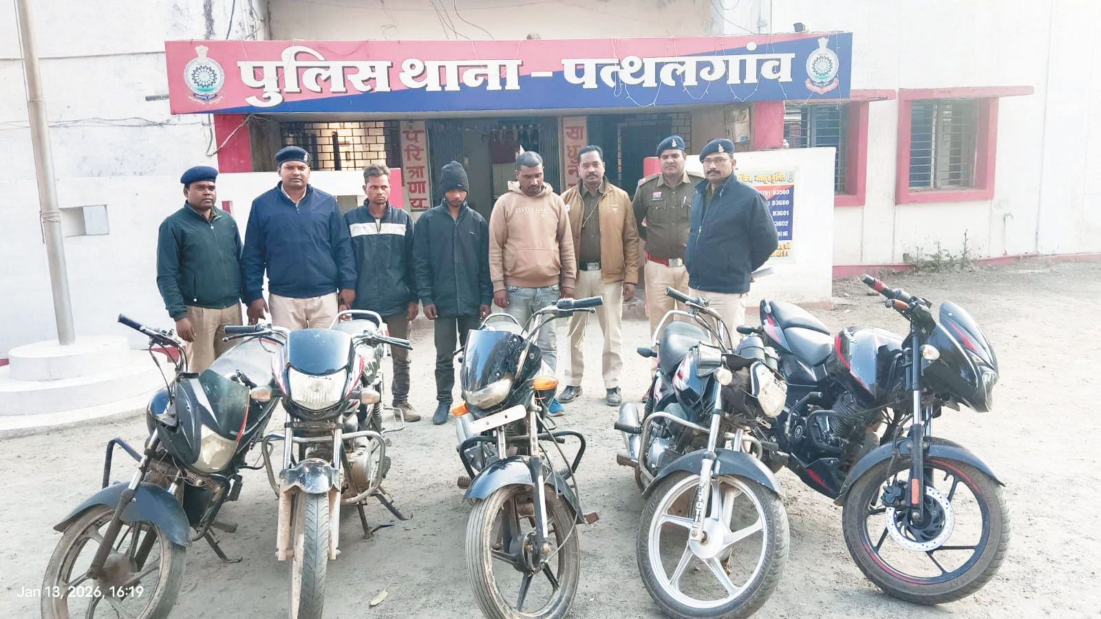 बाइक चोर गिरोह का भंडाफोड़, 3 आरोपी गिरफ्तार, 5 बाइक जब्त