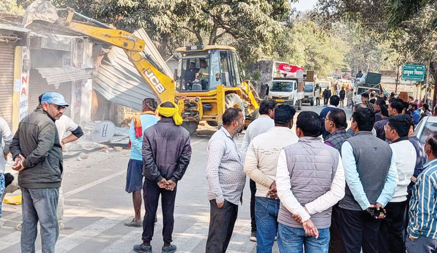नए जिला न्यायालय भवन के लिए नजूल भूमि मुक्त, 6 कब्जाधारियों पर चला बुलडोजर