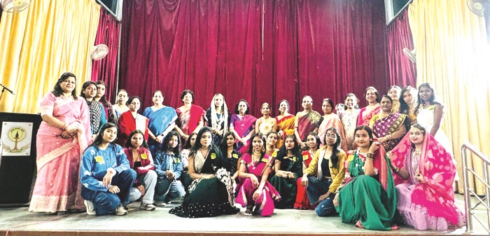 गर्ल्स कॉलेज में फैंसी ड्रेस, फैशन शो प्रतियोगिता