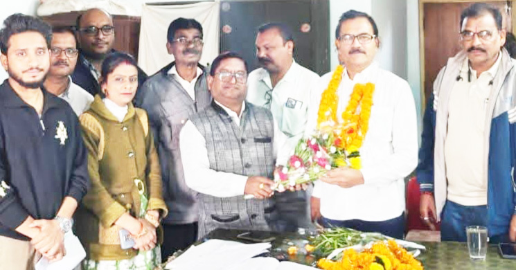 बैंक अध्यक्ष के हाथों समिति प्रबंधकों को मिला ई-पैक्स प्रमाण पत्र