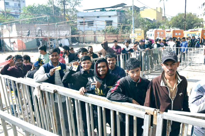 20-20 मैच 23 को, स्टूडेंट कंसेंशन टिकट की बिक्री शुरु, परीक्षाओं की वजह से भीड़ कम